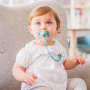 Catenella porta succhietto dorata per vestiti del bambino